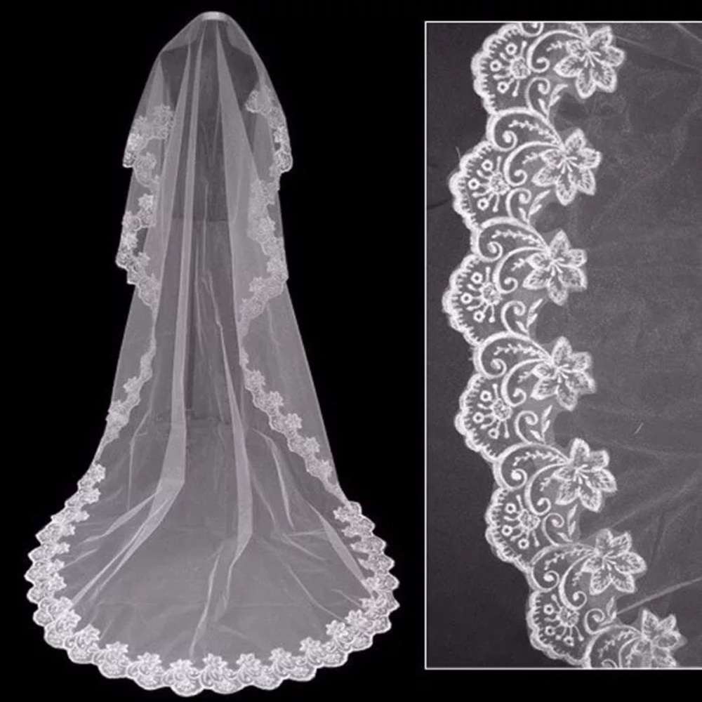 Elegant White Lace Bridal Veil - Picture 3 of 5